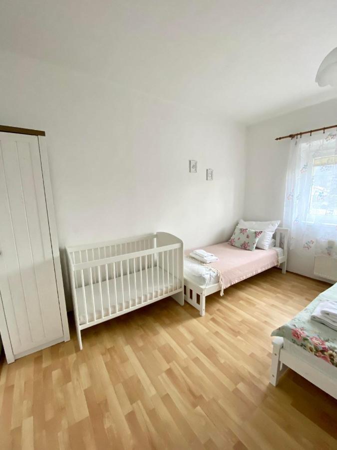 Bystrice Apartman Marketaアパートメント エクステリア 写真